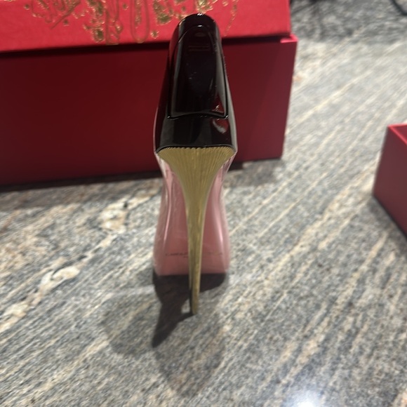 Elegant Pink and Black Stiletto Heel Perfume Bottle - Picture 3 of 9